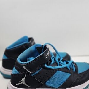 Nike Boys Air Jordan BCT Mid 2 Blue Basketball Sneakers Sz 9